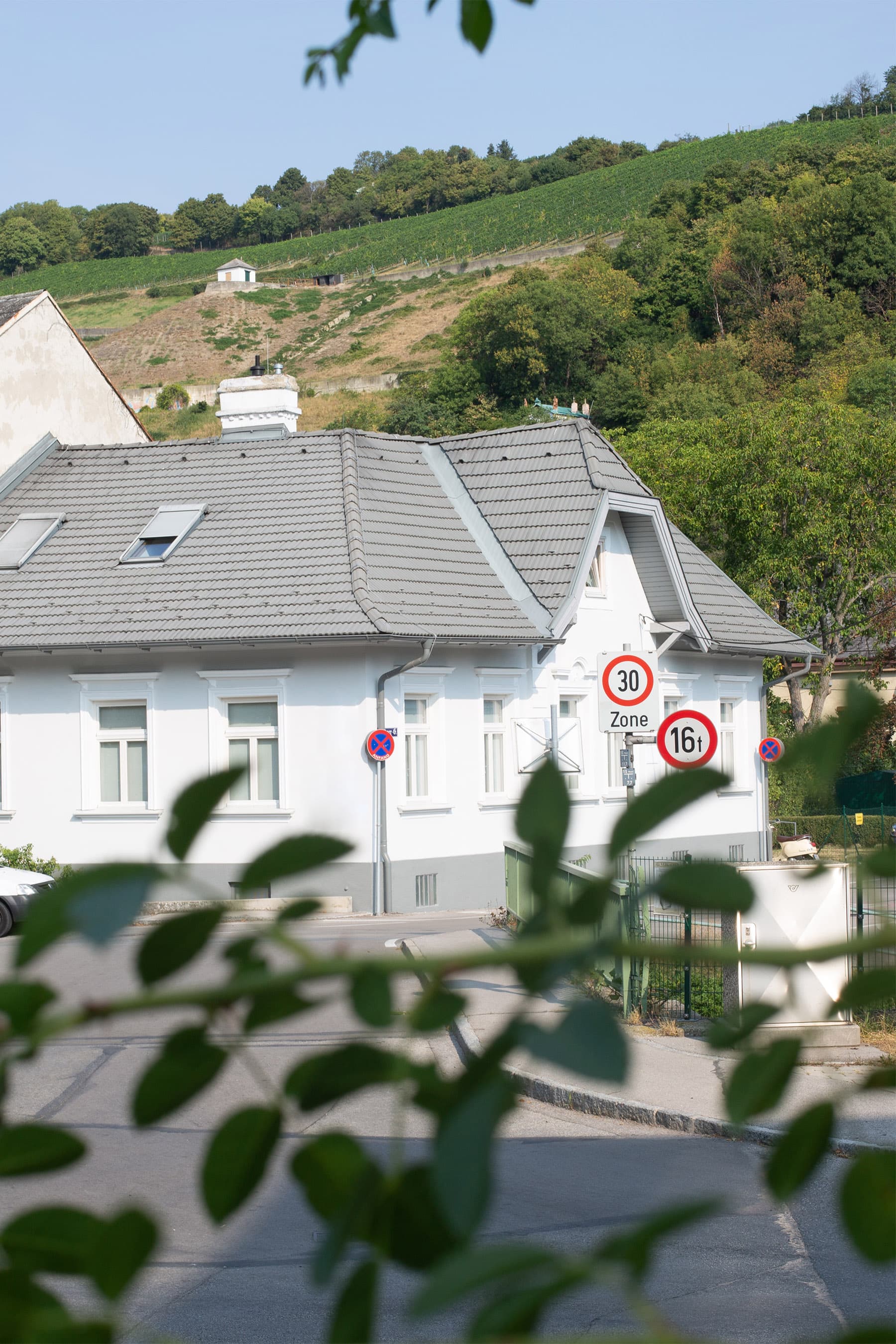 Unsere Ordination ist auch öffentlich erreichbar.